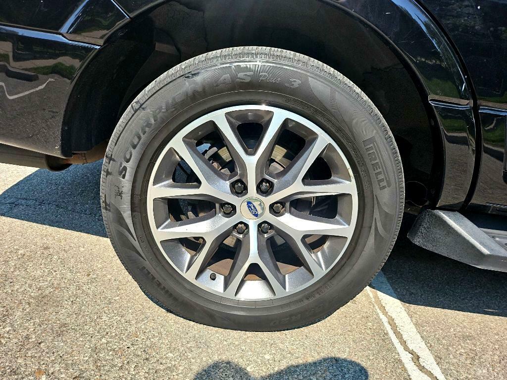 Photo 41 of this FORD EXPEDITION