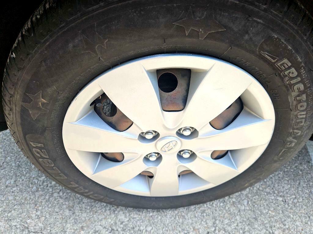 Photo 11 of this HYUNDAI ACCENT