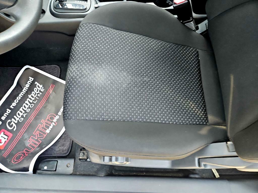 Photo 17 of this HYUNDAI ACCENT