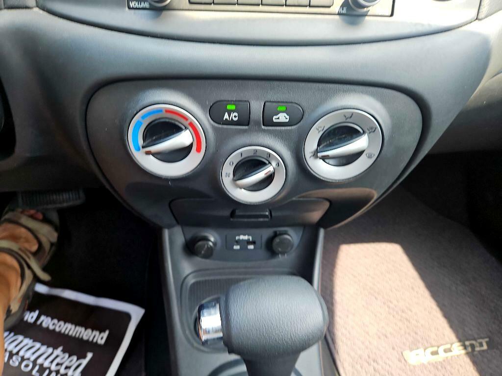 Photo 26 of this HYUNDAI ACCENT