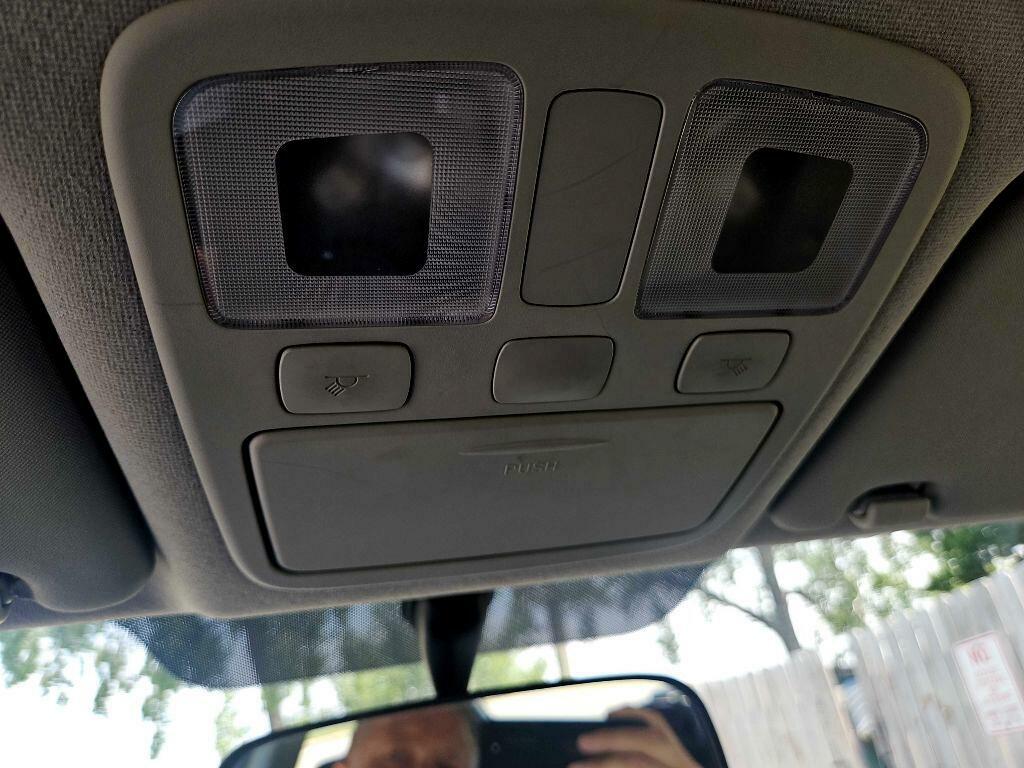 Photo 31 of this HYUNDAI ACCENT