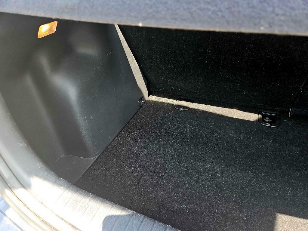 Photo 36 of this HYUNDAI ACCENT