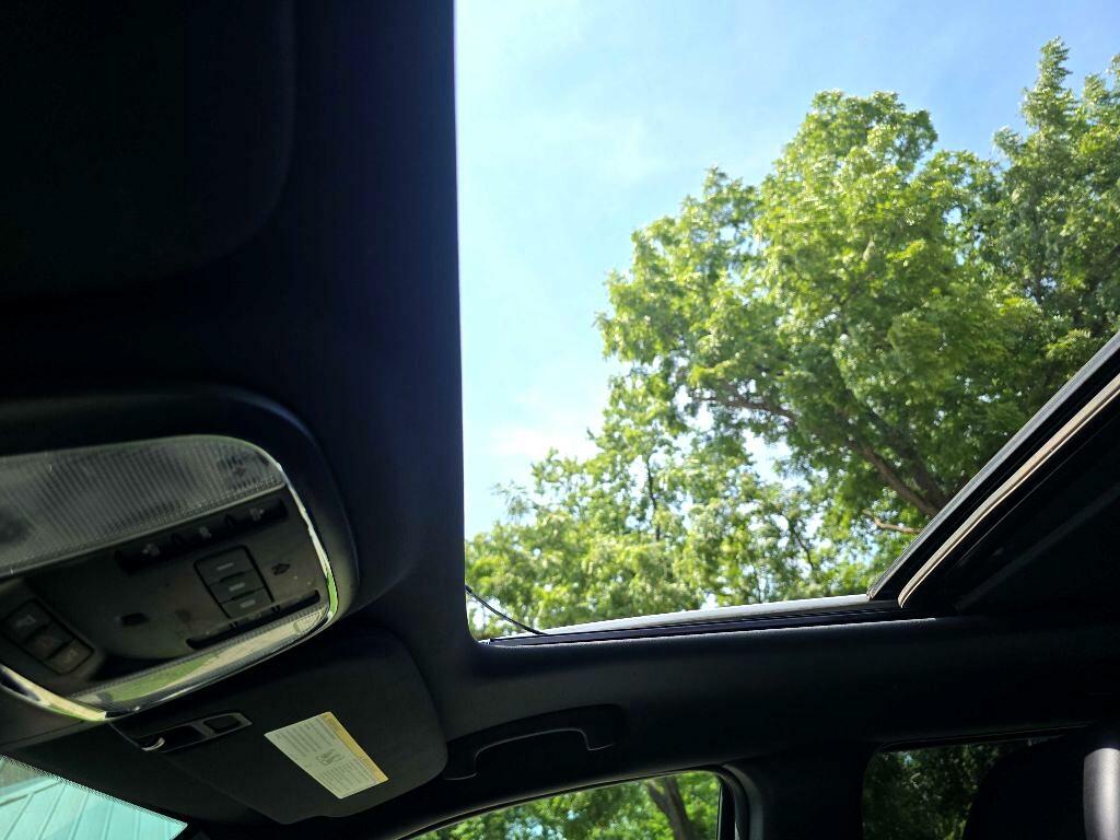 Photo 15 of this JEEP GRAND CHEROKEE
