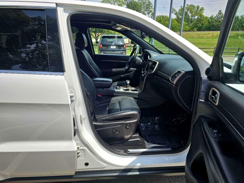 Photo 17 of this JEEP GRAND CHEROKEE
