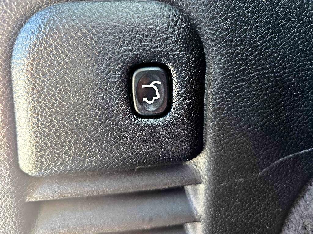 Photo 28 of this JEEP GRAND CHEROKEE