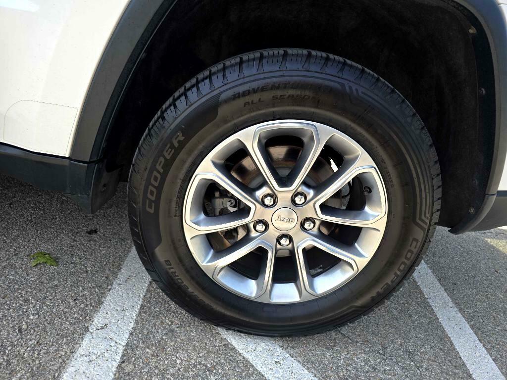 Photo 30 of this JEEP GRAND CHEROKEE