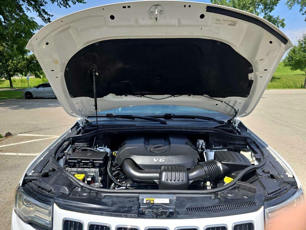 Photo 38 of this JEEP GRAND CHEROKEE