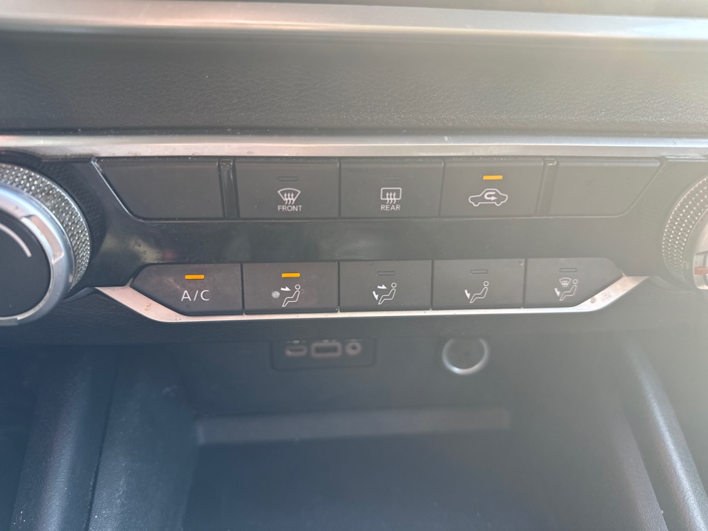 Additional photo of vehicle.