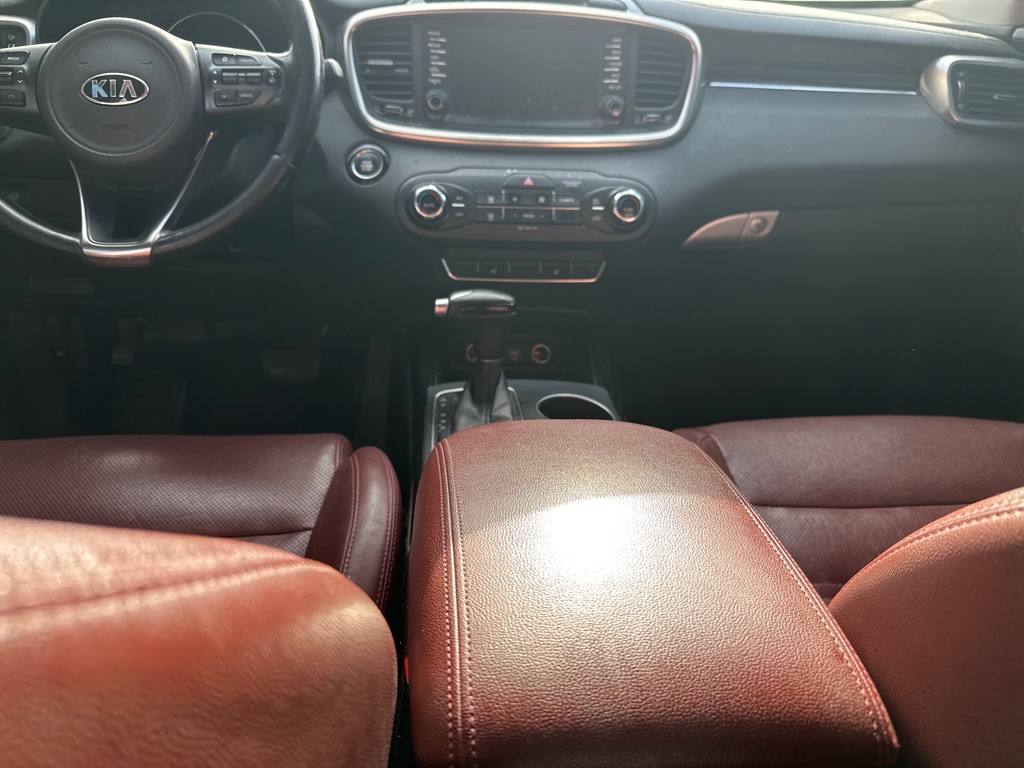 Additional photo of vehicle.