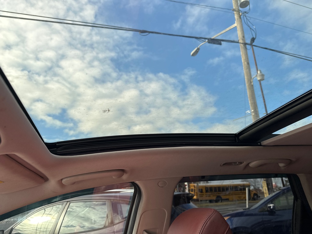 Additional photo of vehicle.