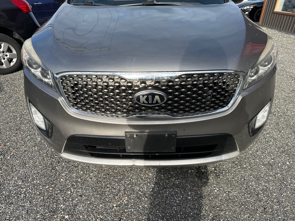 Additional photo of vehicle.