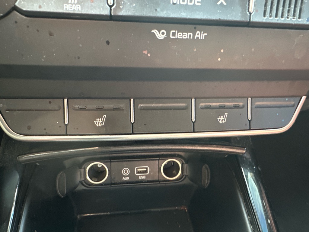 Additional photo of vehicle.