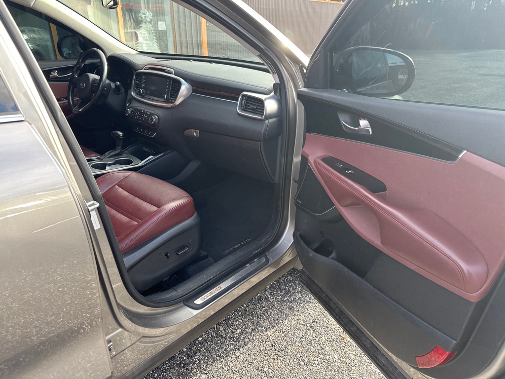 Additional photo of vehicle.