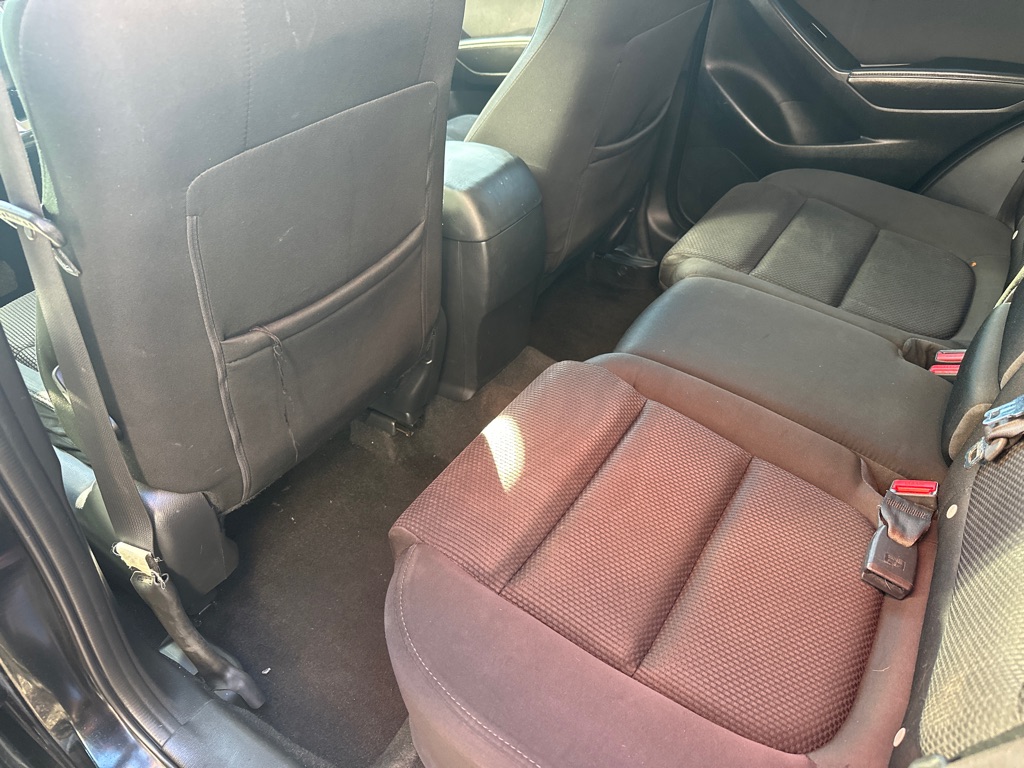 Additional photo of vehicle.