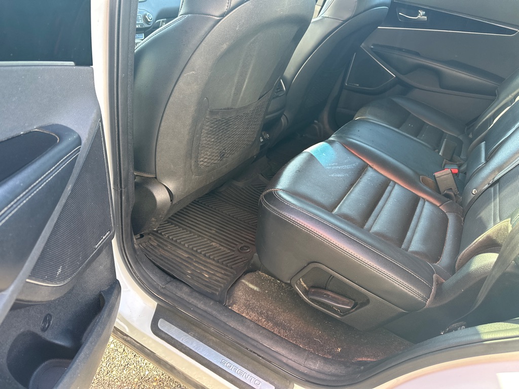 Additional photo of vehicle.