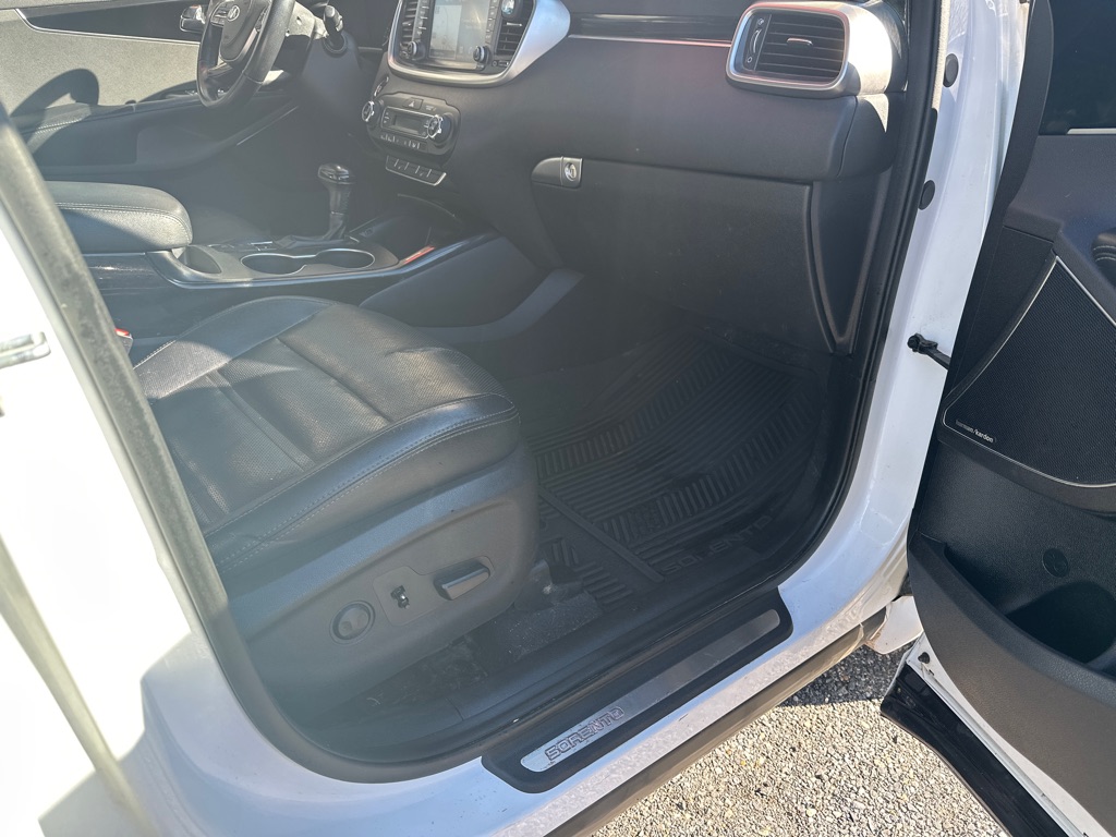 Additional photo of vehicle.