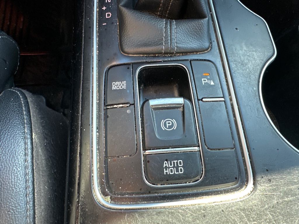 Additional photo of vehicle.