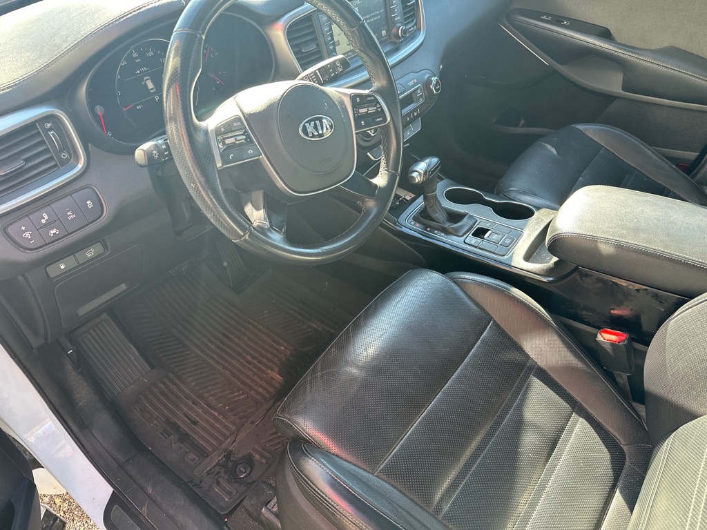 Additional photo of vehicle.