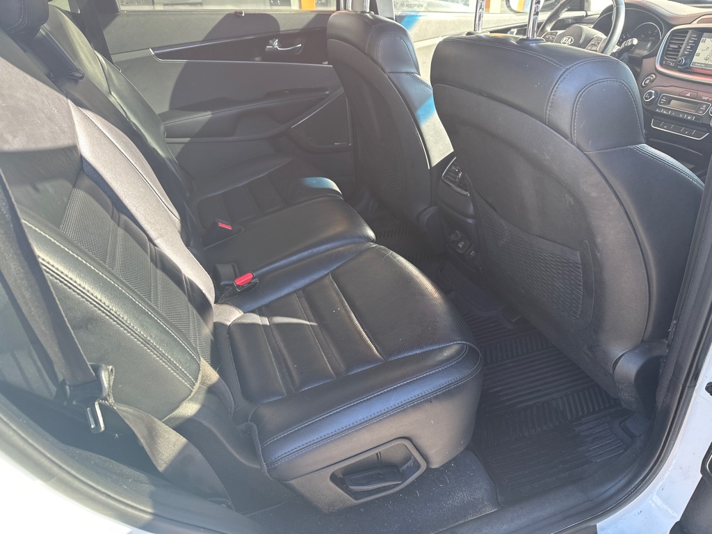 Additional photo of vehicle.