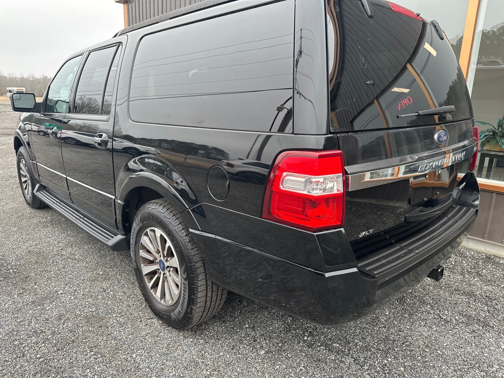 Additional photo of vehicle.