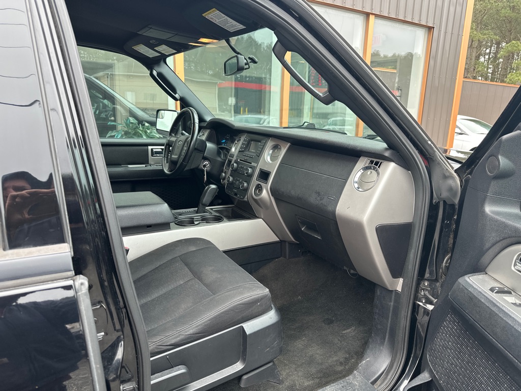 Additional photo of vehicle.