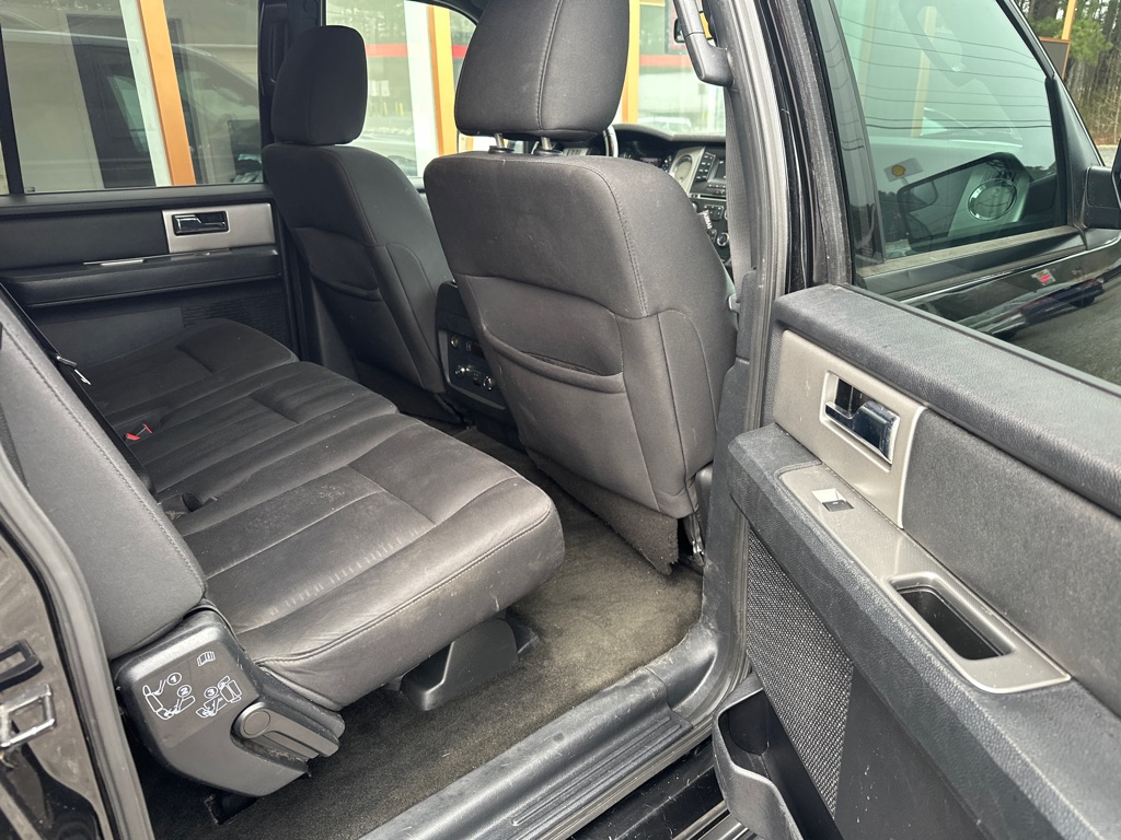 Additional photo of vehicle.