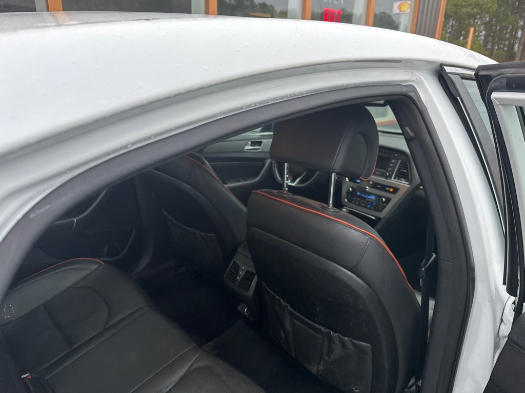 Additional photo of vehicle.