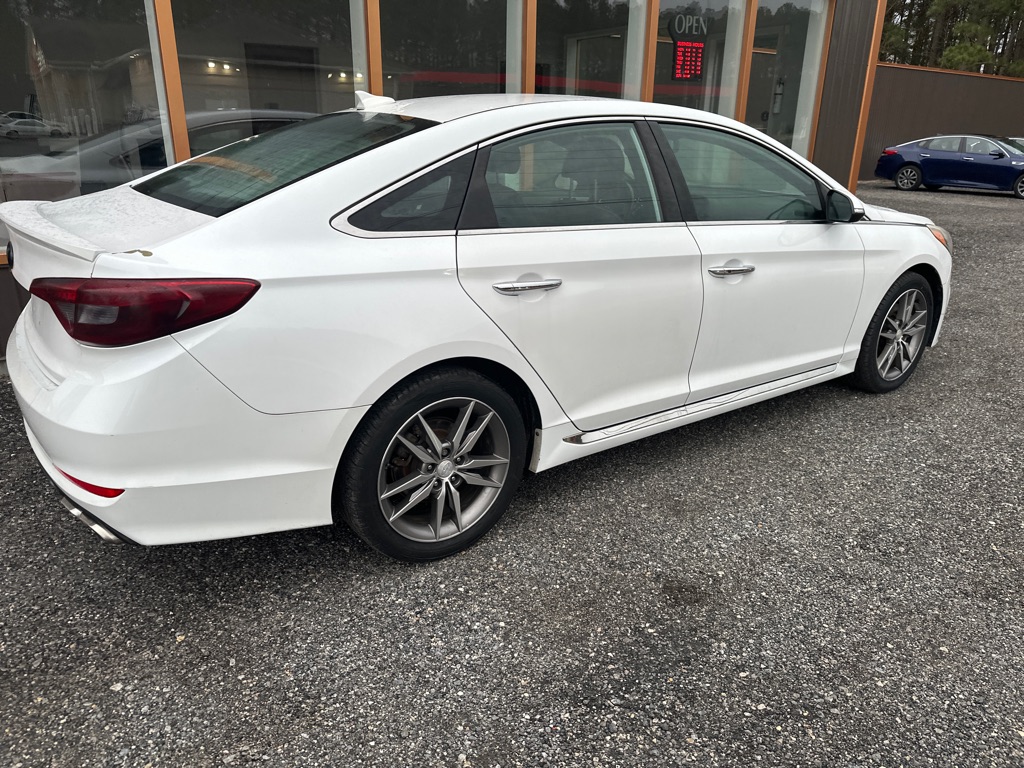 Additional photo of vehicle.