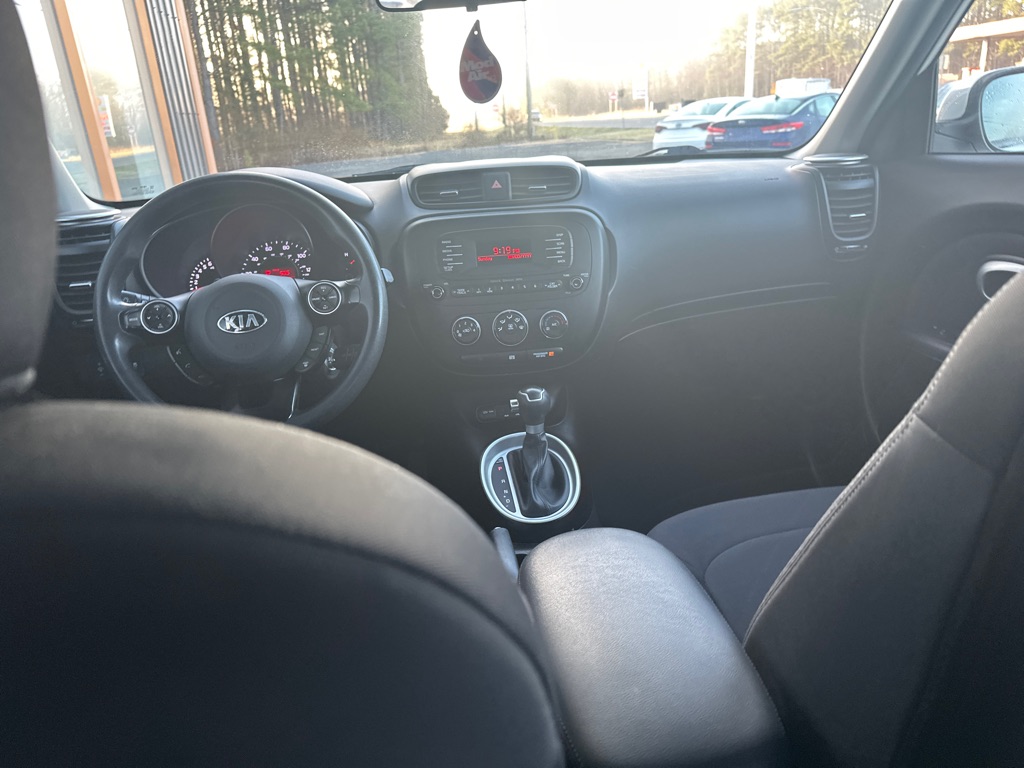 Additional photo of vehicle.