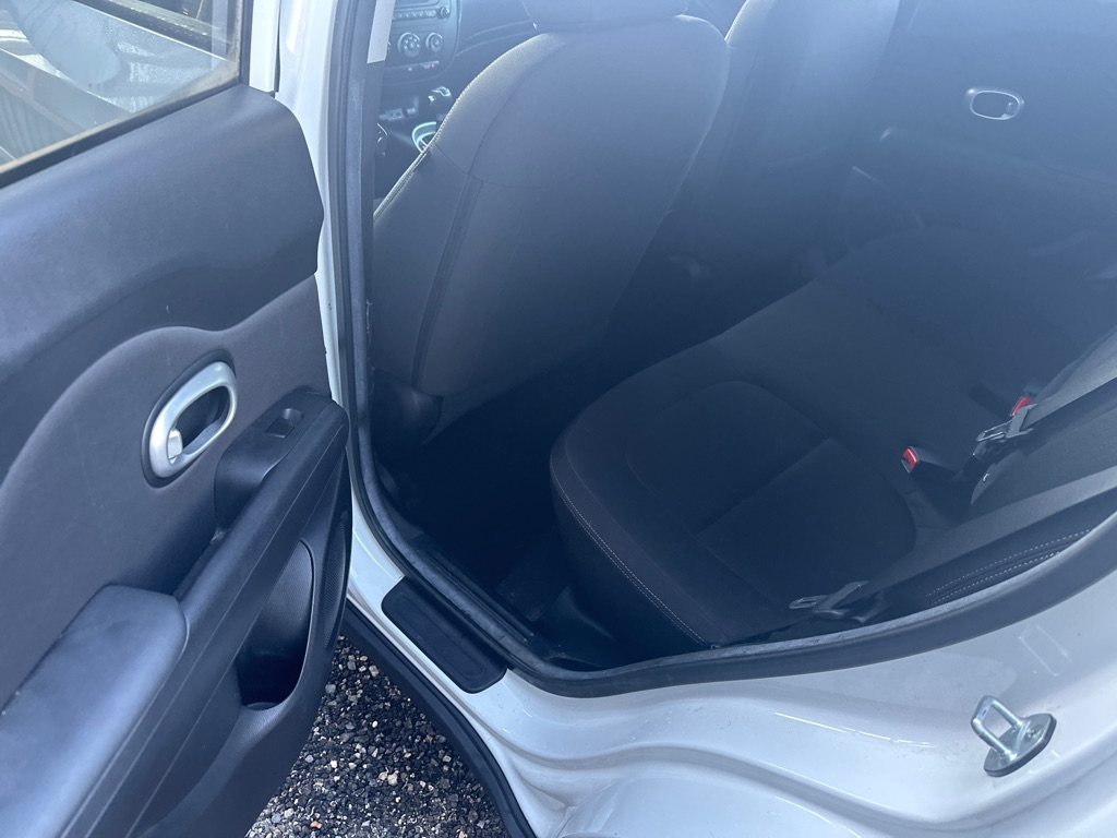 Additional photo of vehicle.