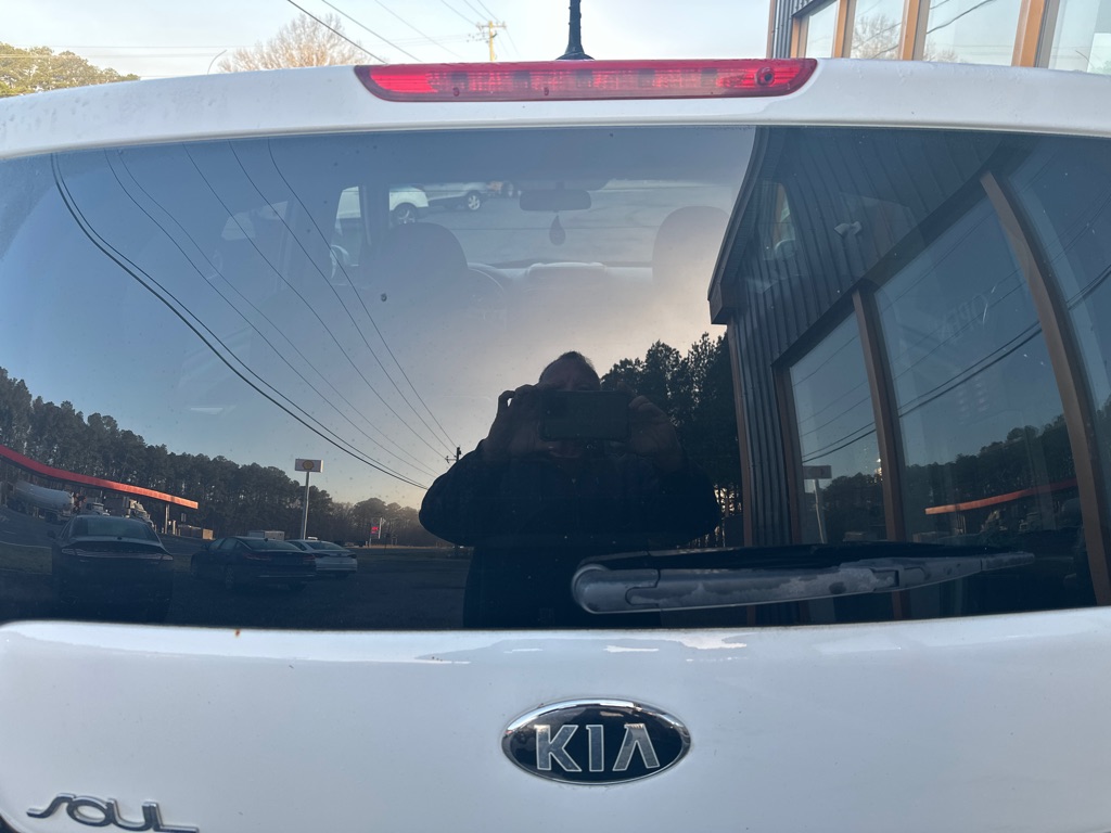 Additional photo of vehicle.