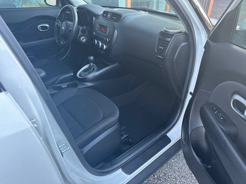 Additional photo of vehicle.