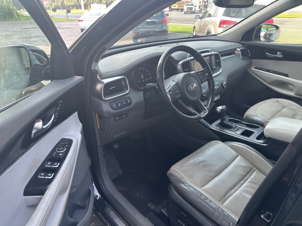 Additional photo of vehicle.