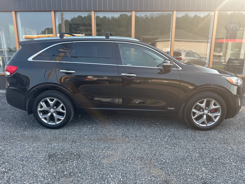 Additional photo of vehicle.