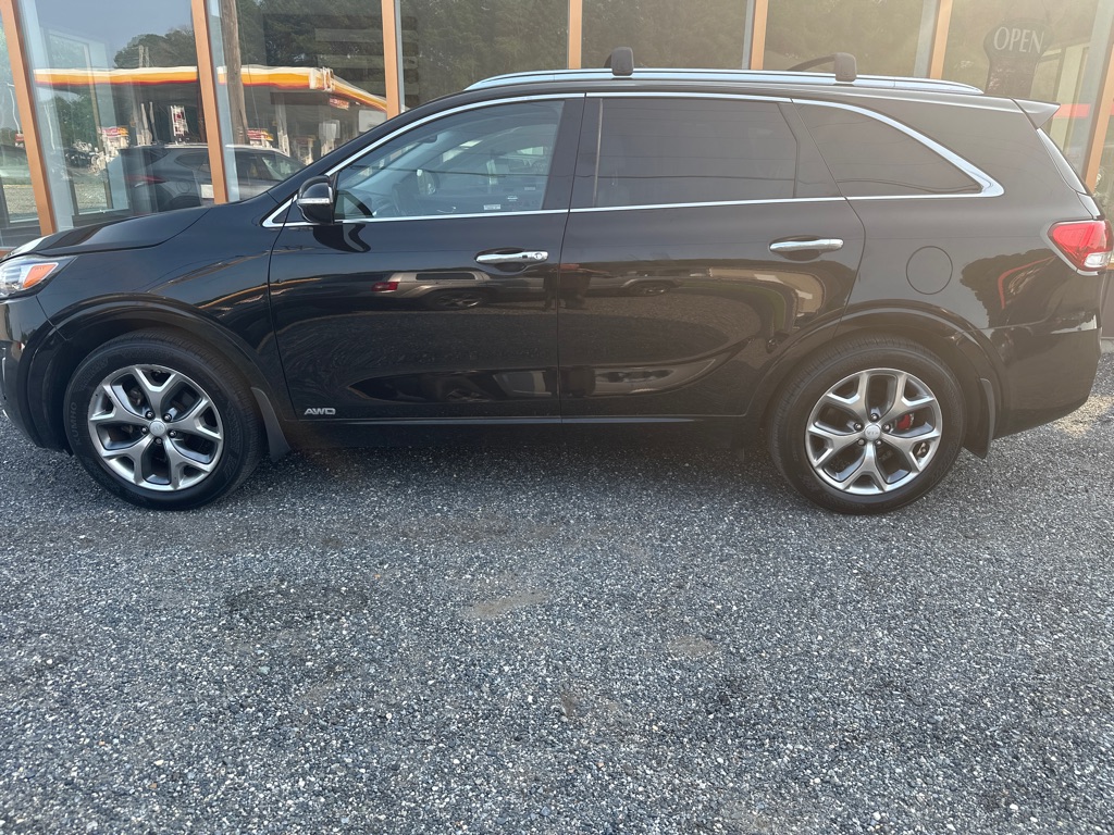 Additional photo of vehicle.