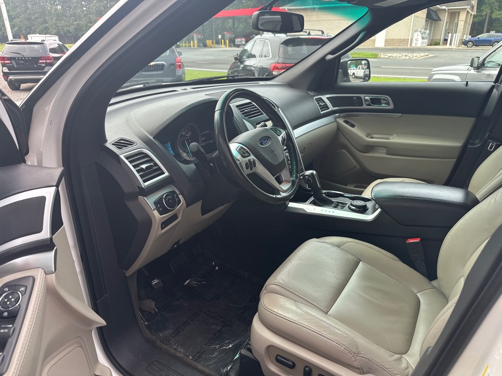 Additional photo of vehicle.
