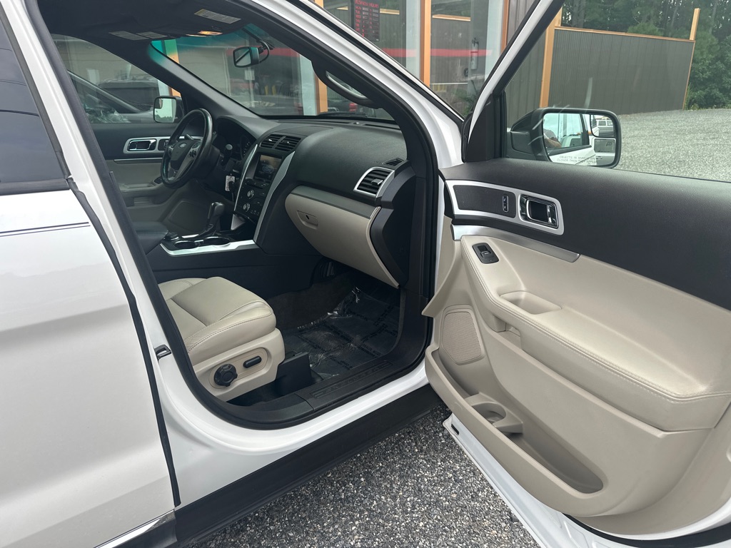 Additional photo of vehicle.