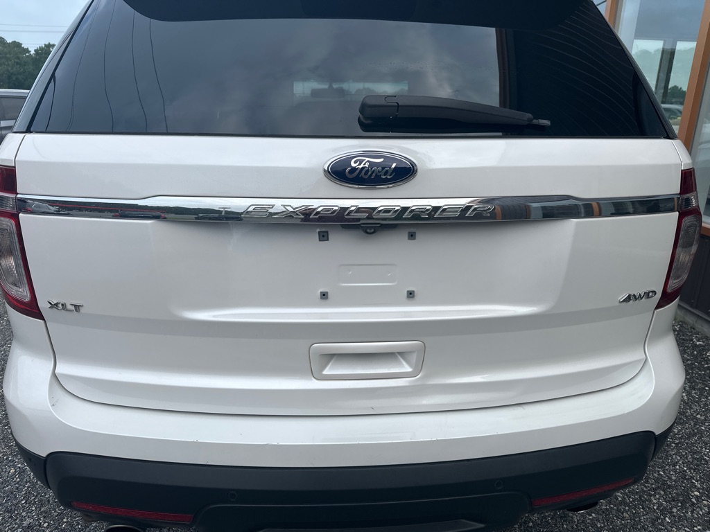 Additional photo of vehicle.