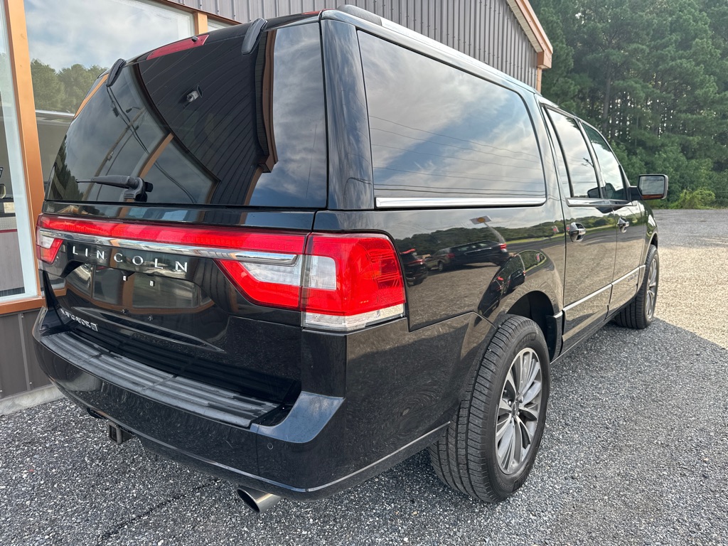 Additional photo of vehicle.