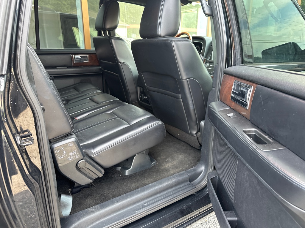 Additional photo of vehicle.