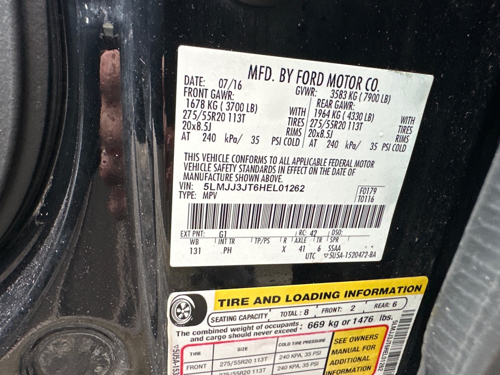 Additional photo of vehicle.