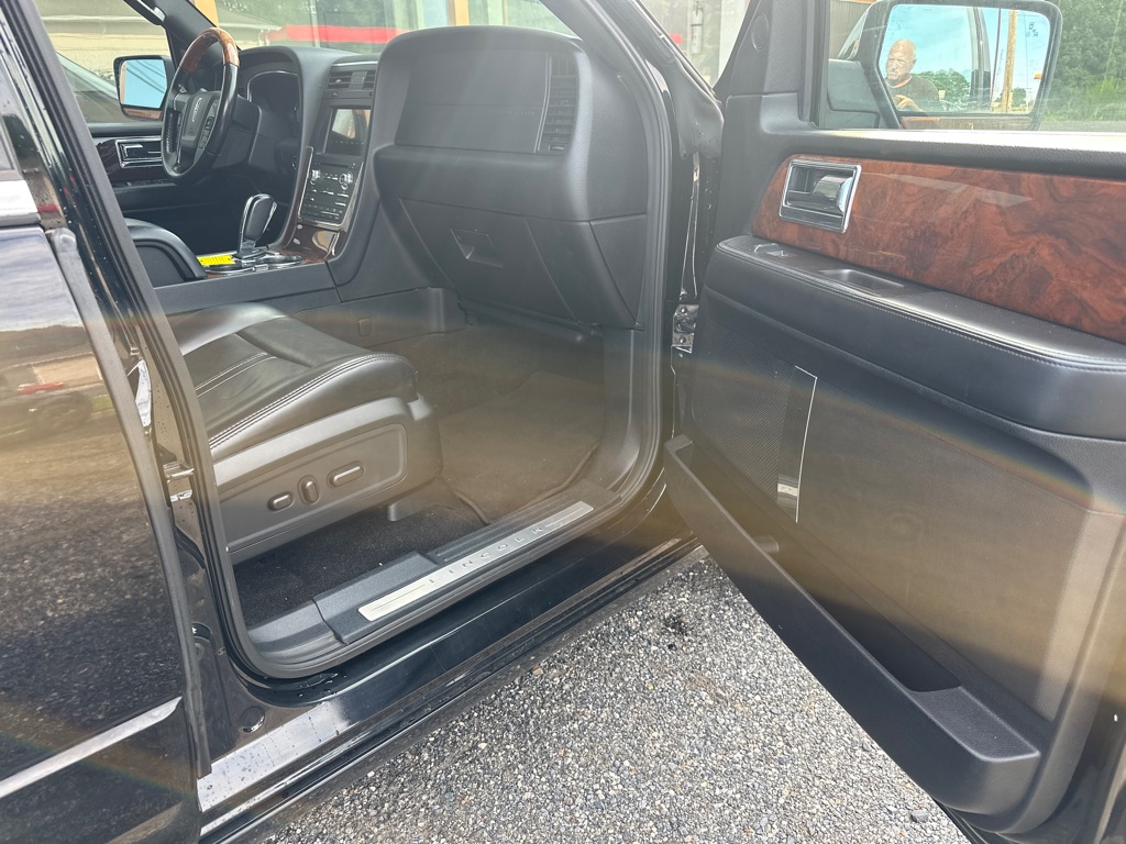 Additional photo of vehicle.