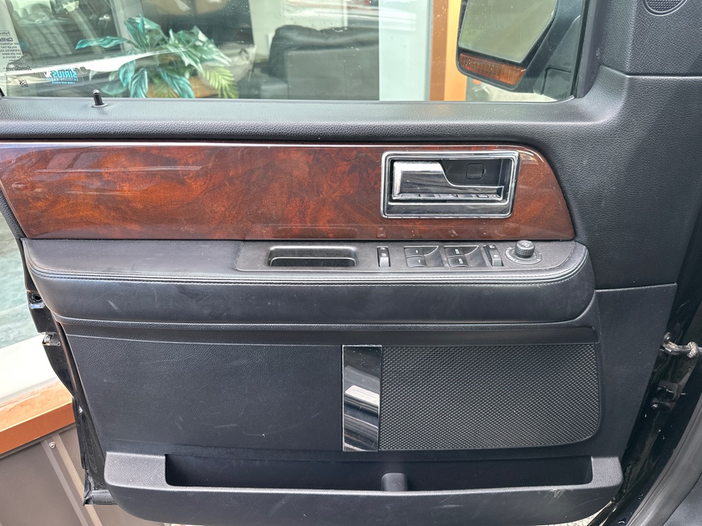 Additional photo of vehicle.