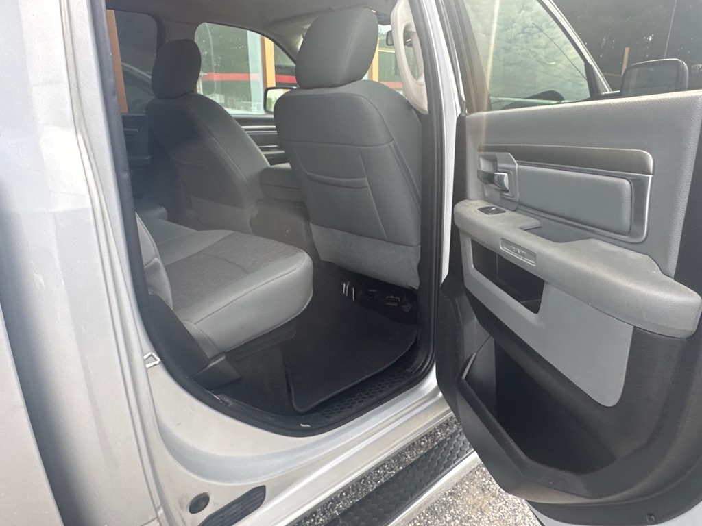 Additional photo of vehicle.