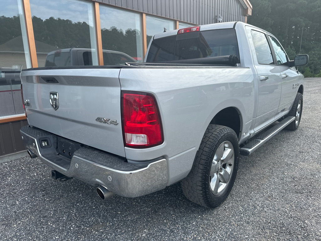 Additional photo of vehicle.