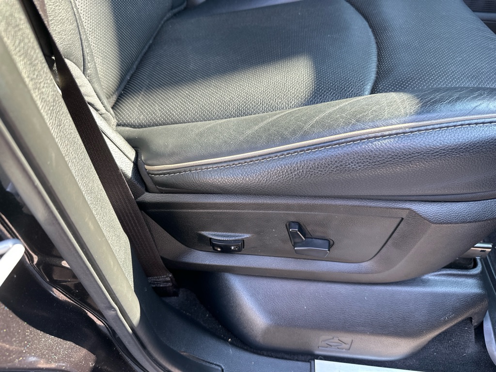 Additional photo of vehicle.