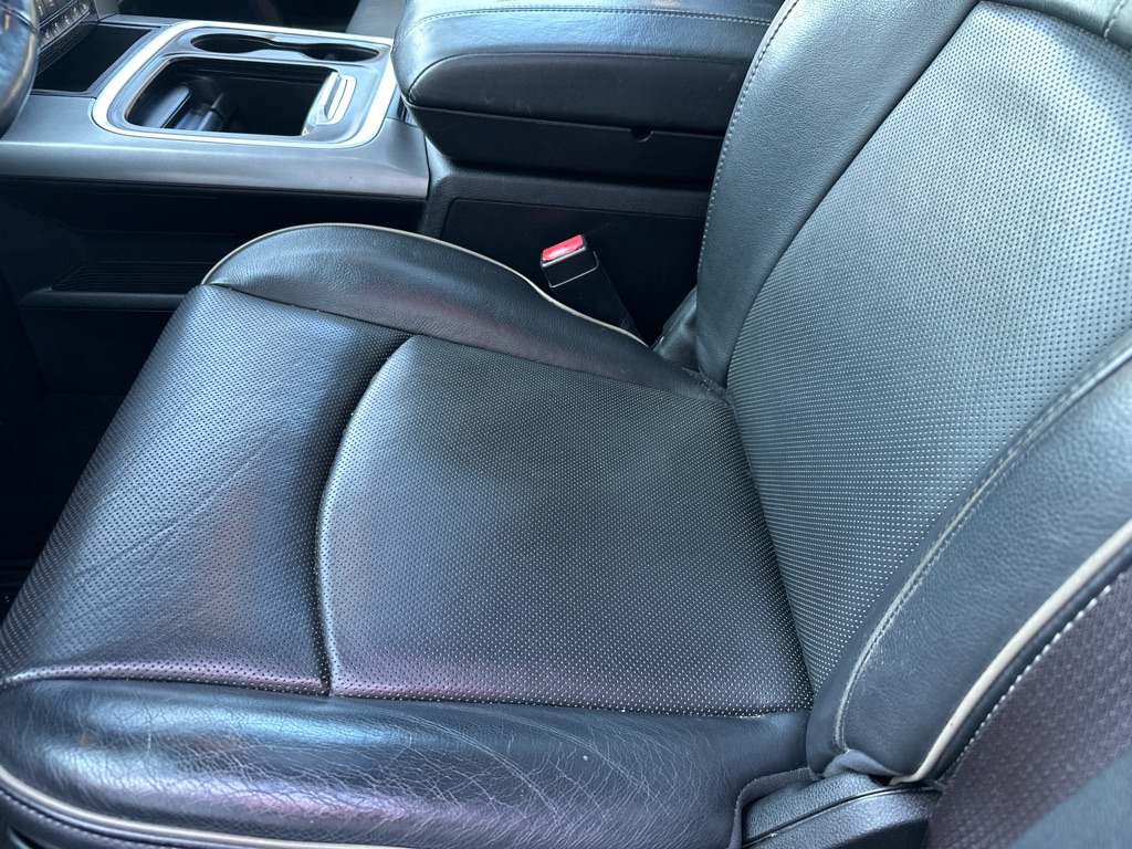 Additional photo of vehicle.