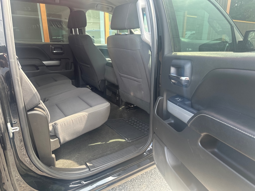 Additional photo of vehicle.