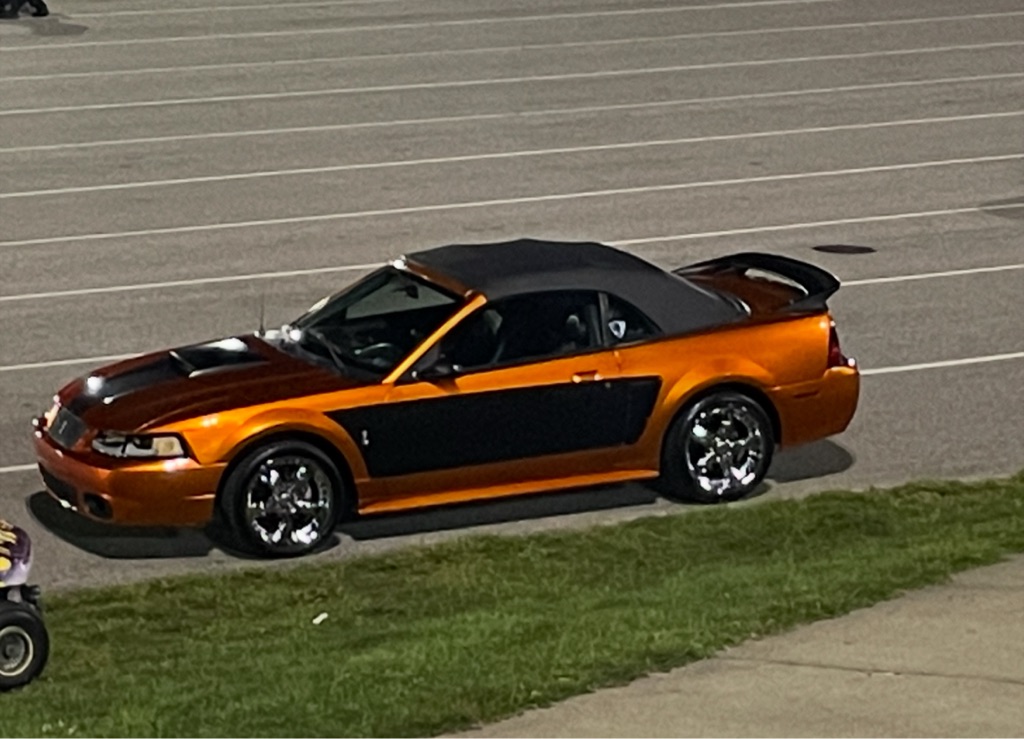 Photo 2 of this FORD MUSTANG