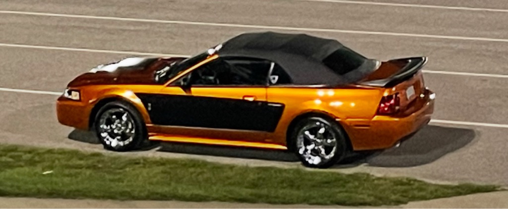 Photo 3 of this FORD MUSTANG